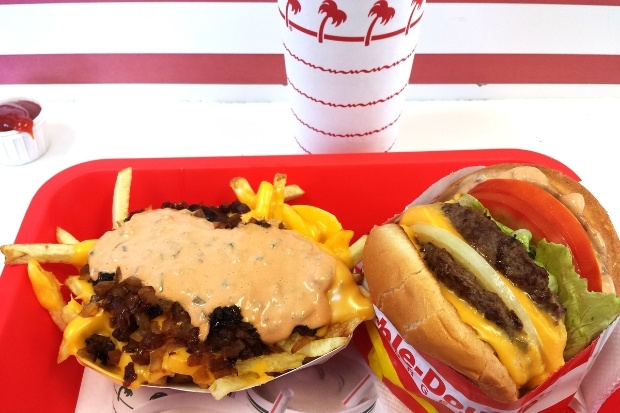 Thưởng thức In-N-Out Burger