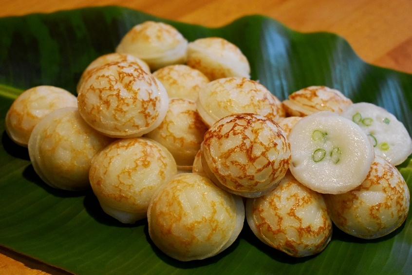 B&aacute;nh dừa nướng - M&oacute;n ăn vặt đường phố nổi tiếng tại L&agrave;o