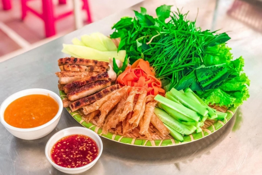 Nem nướng Ninh H&ograve;a &ndash; m&oacute;n ngon nức tiếng kh&ocirc;ng thể bỏ qua khi đến Nha Trang