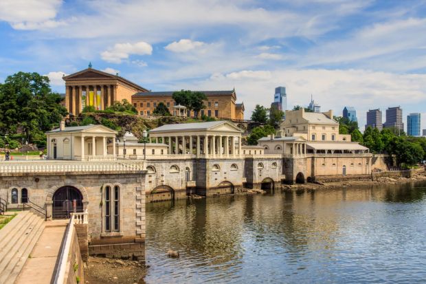 Fairmount Water Works b&ecirc;n s&ocirc;ng Schuylkill v&agrave; Bảo t&agrave;ng Nghệ thuật Philadelphia, Pennsylvania 