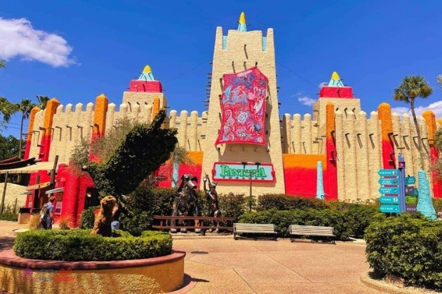 Tàu lượn siêu tốc tại công viên Busch Gardens Tampa Bay nổi bật