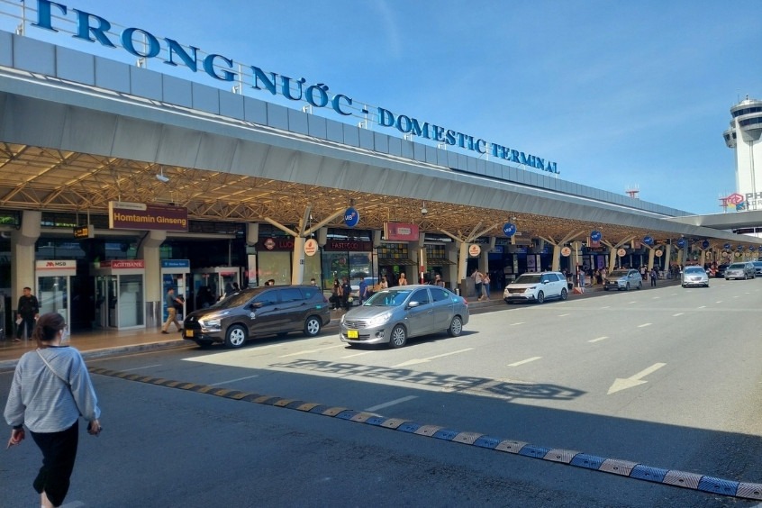 Phương tiện di chuyển v&agrave;o s&acirc;n bay T&acirc;n Sơn Nhất