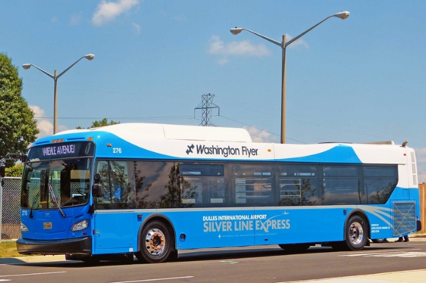 Xe bu&yacute;t Silver Line Express lu&ocirc;n sẵn s&agrave;ng tại s&acirc;n bay Washington