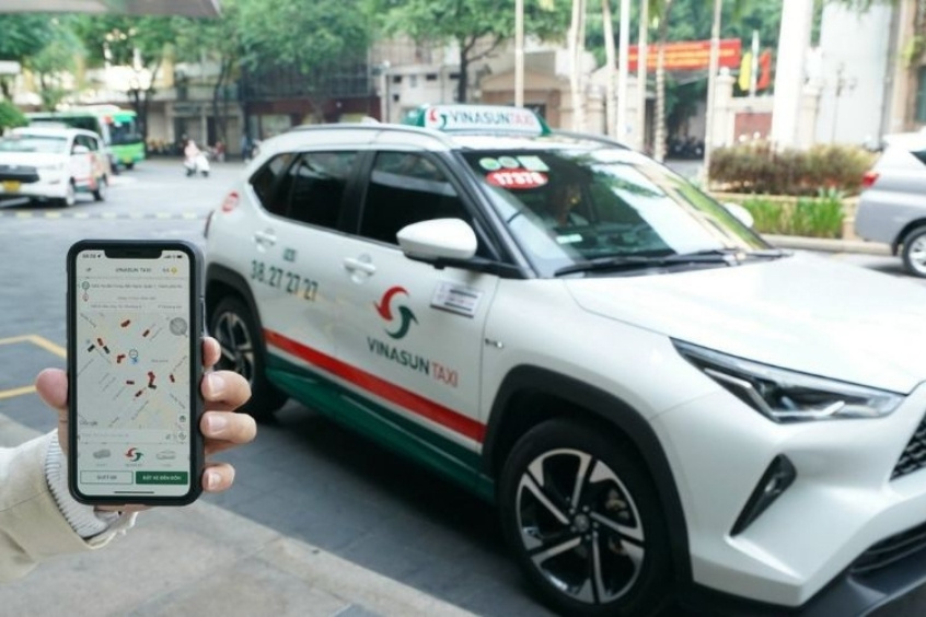 Taxi truyền thống - Phương tiện phổ biến nhất với nhiều h&atilde;ng xe uy t&iacute;n