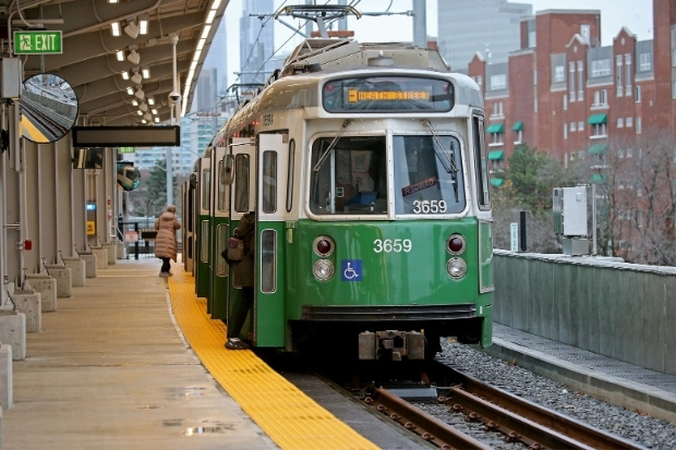 T&agrave;u điện ngầm tại Boston tiện lợi v&agrave; tiết kiệm