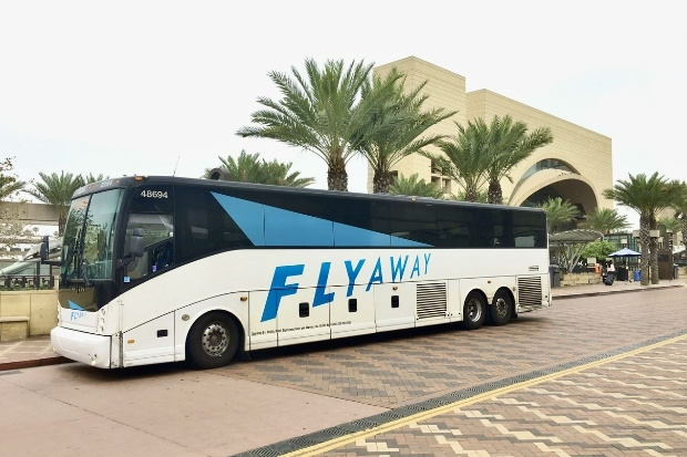 Xe buýt là phương tiện tiết kiệm khi di chuyển tại Los Angeles