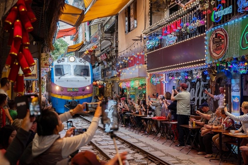 Tham quan phố đường t&agrave;u sẽ l&agrave; trải nghiệm th&uacute; vị cho du kh&aacute;ch đến từ Nha Trang