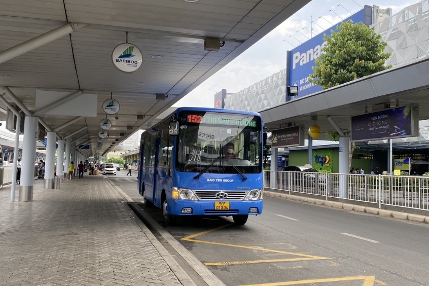 Xe bu&yacute;t l&agrave; phương tiện đưa đ&oacute;n phổ biến tại s&acirc;n bay T&acirc;n Sơn Nhất