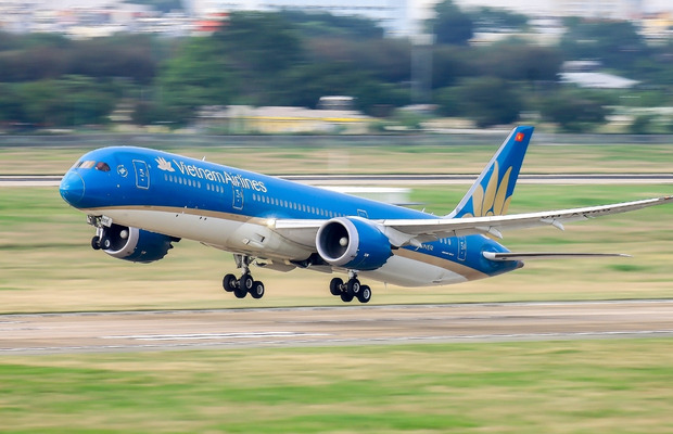 M&aacute;y bay Vietnam Airlines khai th&aacute;c đường bay thẳng Nha Trang Vinh