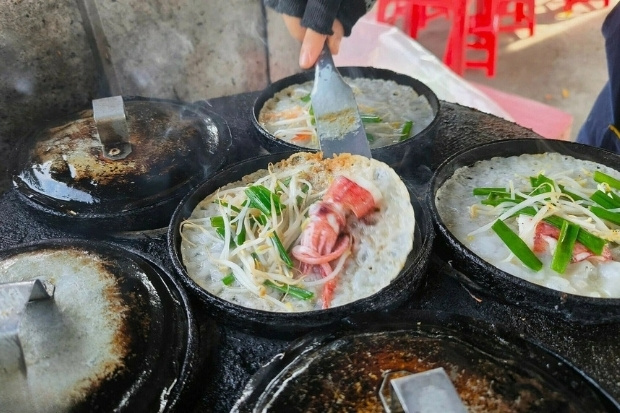 B&aacute;nh x&egrave;o mực m&oacute;n đặc sản nổi tiếng tại Nha Trang
