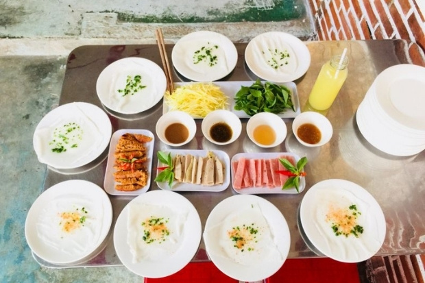 B&aacute;nh ướt chồng đĩa, một đặc sản độc đ&aacute;o nổi tiếng tại Đ&agrave; Lạt