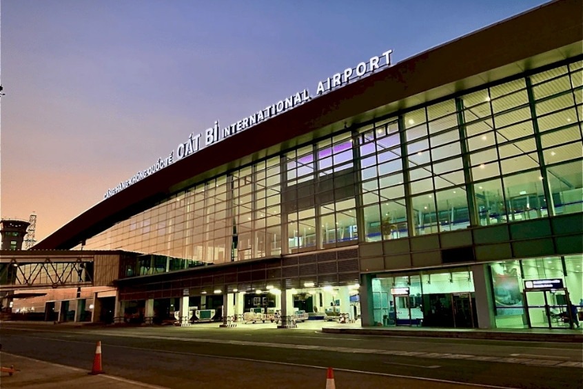 S&acirc;n bay C&aacute;t Bi v&agrave;o ban đ&ecirc;m