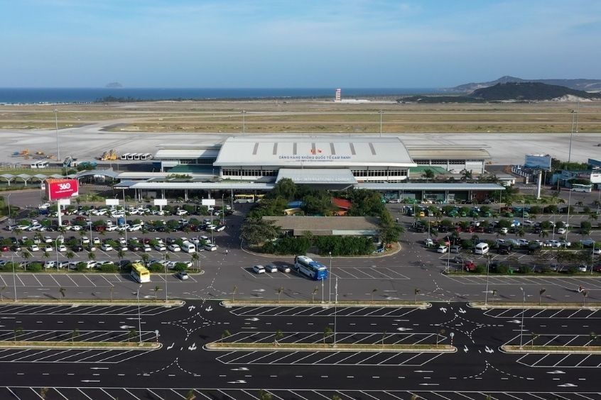 To&agrave;n cảnh s&acirc;n bay Quốc tế Cam Ranh nh&igrave;n từ tr&ecirc;n cao
