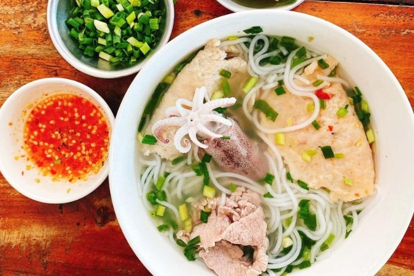 Đặc sản b&uacute;n Quậy tại Ph&uacute; Quốc với vị ngọt thanh tự nhi&ecirc;n từ hải sản tươi sống