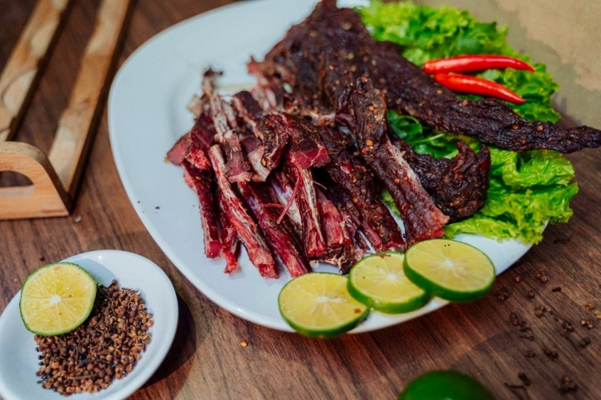 Thịt g&aacute;c bếp &ndash; Đặc sản đậm vị n&uacute;i rừng, l&yacute; tưởng để nh&acirc;m nhi c&ugrave;ng bạn b&egrave;