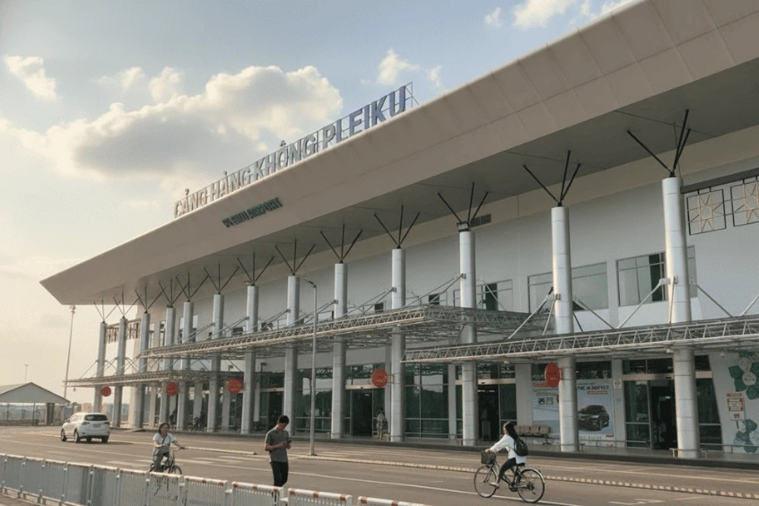 Cảng h&agrave;ng kh&ocirc;ng Pleiku - S&acirc;n bay sở hữu một đường băng d&agrave;i 2.400m