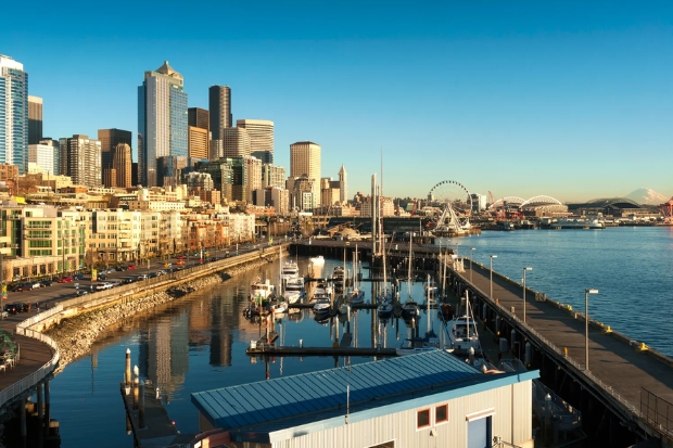 Seattle Waterfront là điểm tham quan nổi tiếng với bến Pier 57 và vòng quay Seattle Great Wheel Seattle Waterfront là điểm tham quan nổi tiếng với bến Pier 57 và vòng quay Seattle Great Wheel