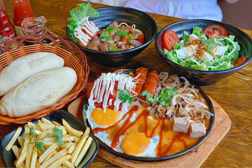 B&aacute;nh m&igrave; chảo - M&oacute;n ăn rất được y&ecirc;u th&iacute;ch tai S&agrave;i G&ograve;n