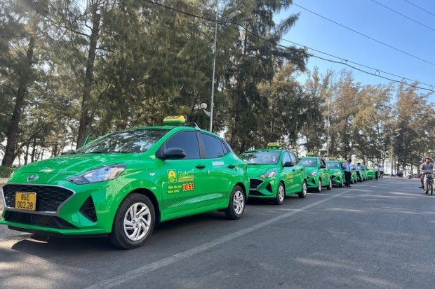Taxi - Lựa chọn phổ biến v&agrave; thoải m&aacute;i nhất, đặc biệt nếu bạn đi theo nh&oacute;m hoặc c&oacute; nhiều h&agrave;nh l&yacute;