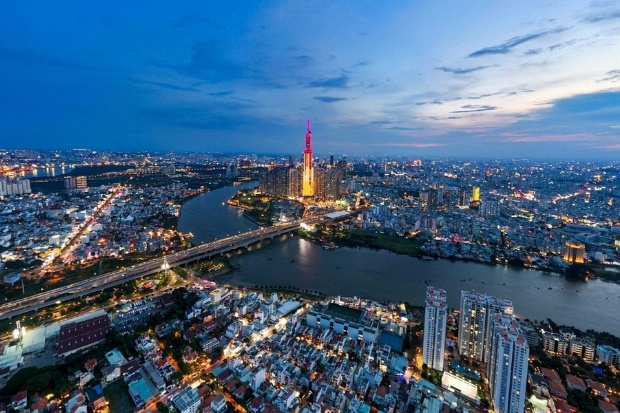 To&agrave;n cảnh Th&agrave;nh phố Hồ Ch&iacute; Minh với tốc độ đ&ocirc; thị h&oacute;a ấn tượng v&agrave; diện mạo rực rỡ khi về đ&ecirc;m