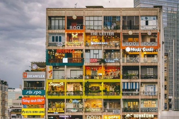 Chung cư c&agrave; ph&ecirc; tại số 42 Nguyễn Huệ, một địa danh nổi tiếng nằm tr&ecirc;n phố đi bộ Nguyễn Huệ ở TP.HCM