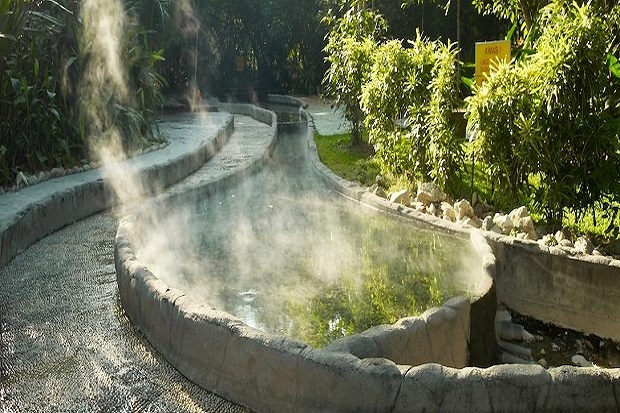 suối nước nóng Poring Hot Spring gần đảo Manukan