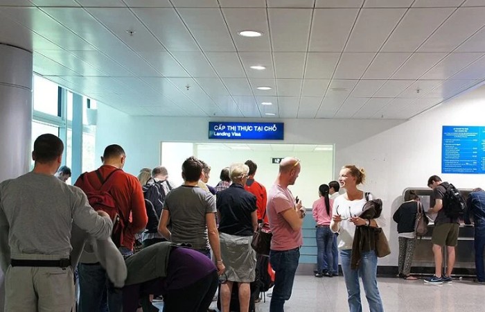 c&ocirc;ng văn nhập cảnh tại s&acirc;n bay