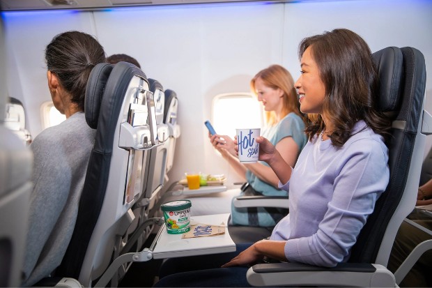 hạng phổ thông Alaska Airlines