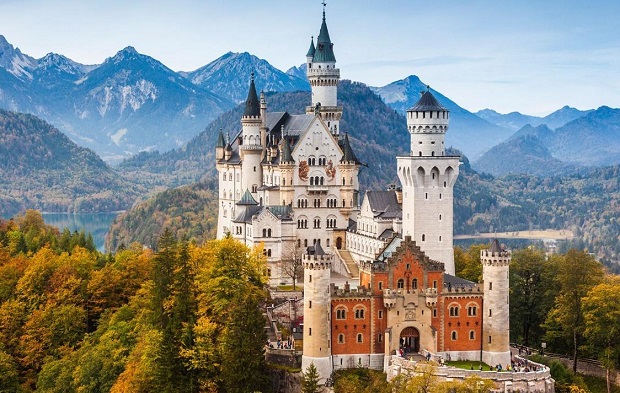 L&acirc;u đ&agrave;i Neuschwanstein
