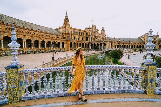 Quảng trường Sevilla nổi bật với lối kiến trúc cổ điển vô cùng tỉ mỉ và bắt mắt  Quảng trường Sevilla