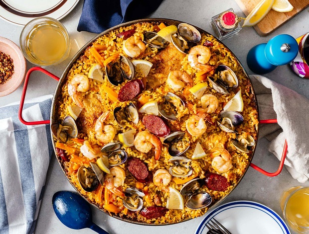 Paella Valenciana được xem là món ăn đặc sản nức tiếng tại Tây Ban Nha mà bạn nhất định phải thưởng thức khi có cơ hội đến đây du lịch  Paella Valenciana