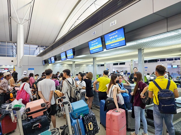 làm thủ tục Vietravel Airlines