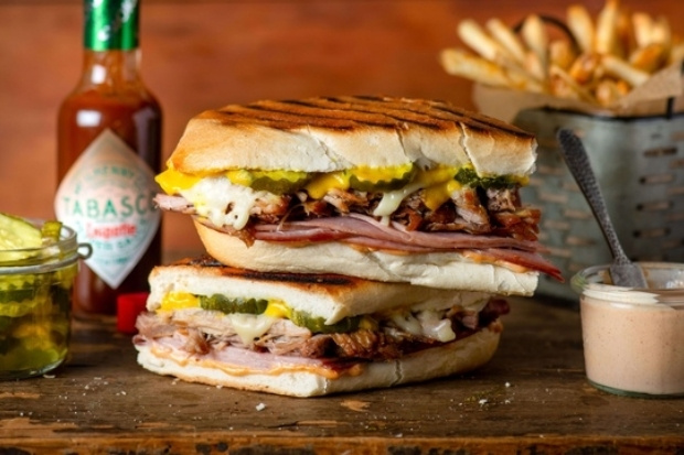 H&agrave;nh tr&igrave;nh ẩm thực bắt đầu với m&oacute;n Cuban Sandwich chuẩn vị Miami 