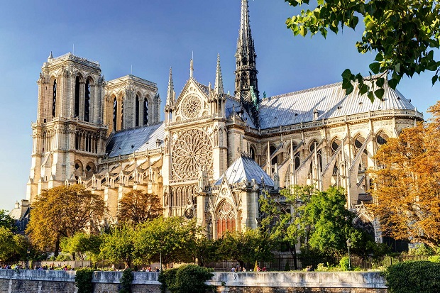 Nh&agrave; thờ Đức B&agrave; Paris