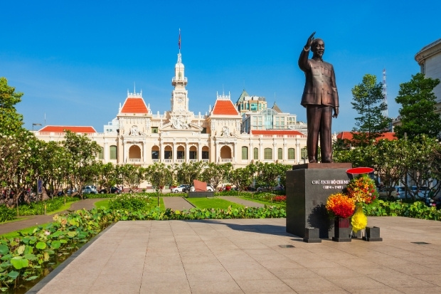 Khám phá TP. Hồ Chí Minh sôi động cùng Vietnam Booking