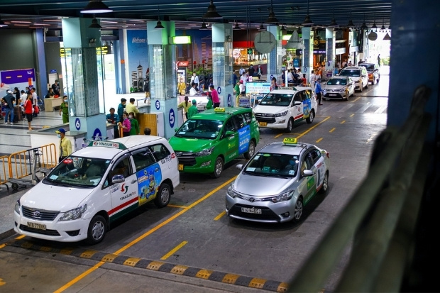 Dịch vụ taxi chuyên nghiệp với tài xế thân thiện xe sạch sẽ hỗ trợ khách hàng