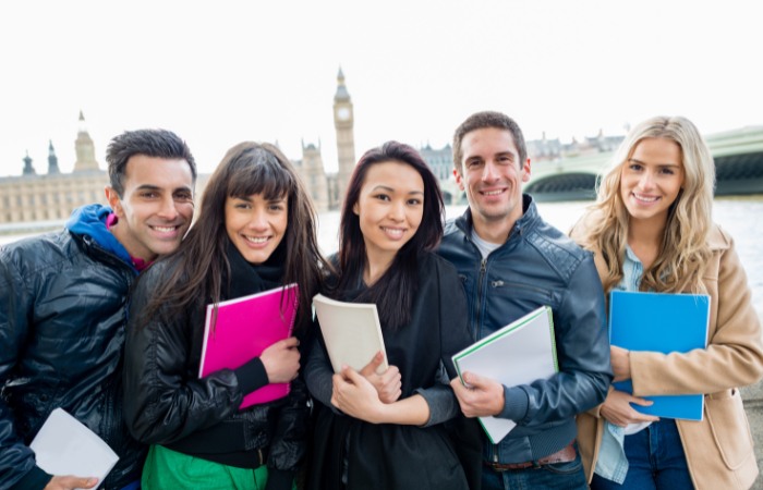 Độ tuổi tham gia du học h&egrave; Ch&acirc;u &Acirc;u