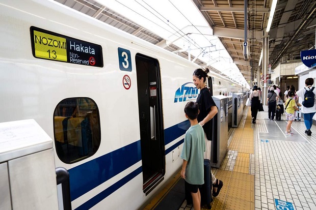 Đến con đường xuyên rừng tre Arashiyama bằng tàu JR