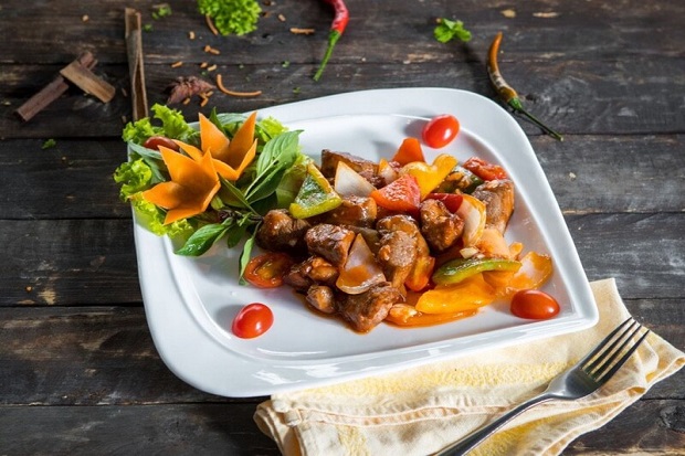 Du lịch Campuchia mùa xuân - Bò Lok Lak