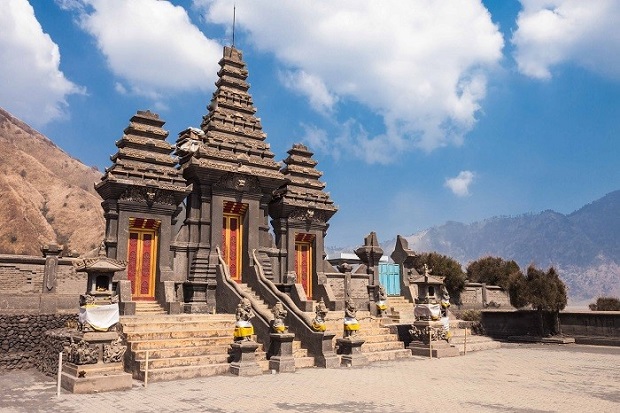 Miệng núi lửa Bromo - Tham quan đền Pura Luhur Poten
