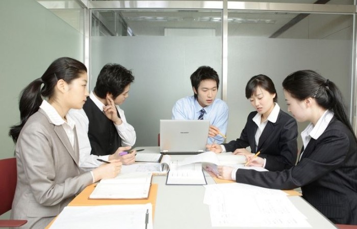 ai được cấp thẻ tạm tr&uacute;