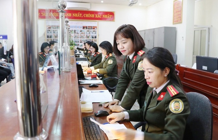 nộp&nbsp;hồ sơ trả thẻ tạm tr&uacute;