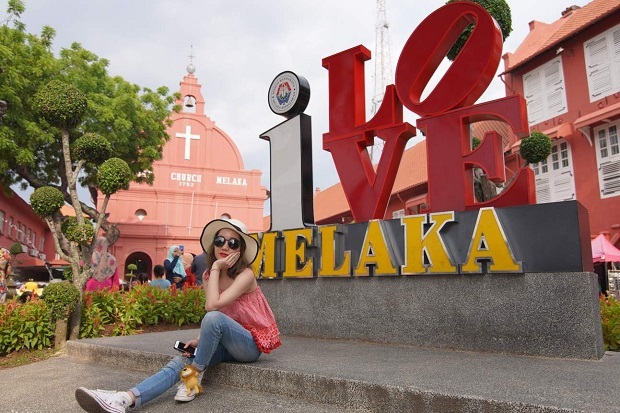 Trang phục du lịch Malaysia khi đi dạo phố