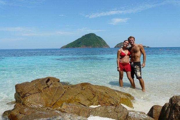 Trang phục du lịch Malaysia tại biển