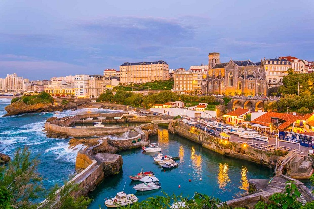 Chặng bay đi Pháp