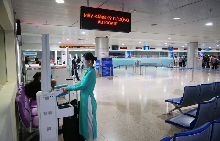 cổng kiểm so&aacute;t tự động xuất nhập cảnh