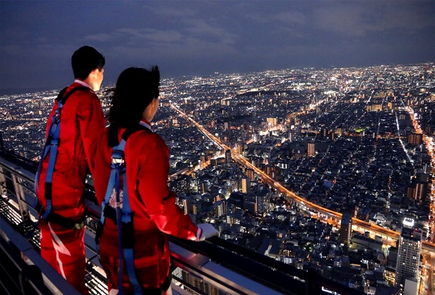 ngắm nhìn thành phố trên cao tại Landmark 81 Skyview