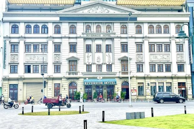 Khách sạn nằm trên tuyến đường sầm uất, view sông Sài Gòn