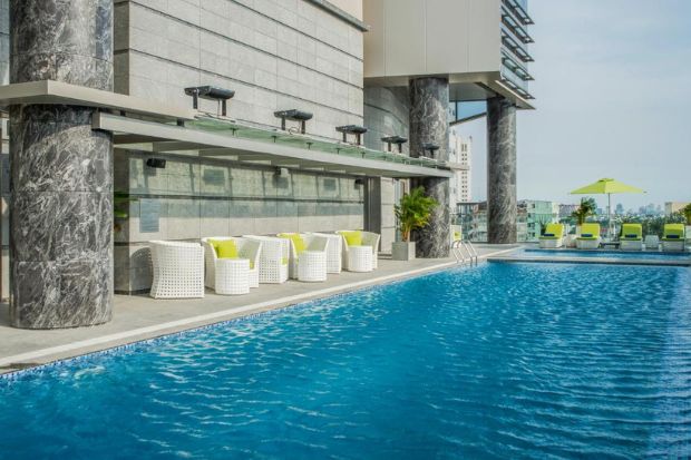 Hồ bơi ngoài trời check in sang chảnh