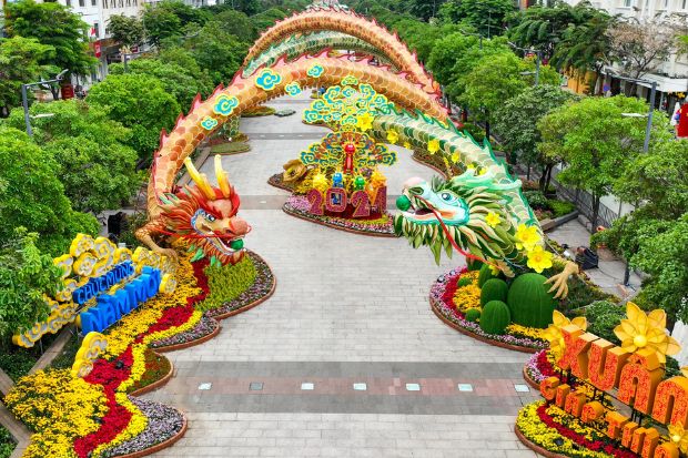 Trang trí phố đi bộ Nguyễn Huệ năm Giáp Thìn - 2024